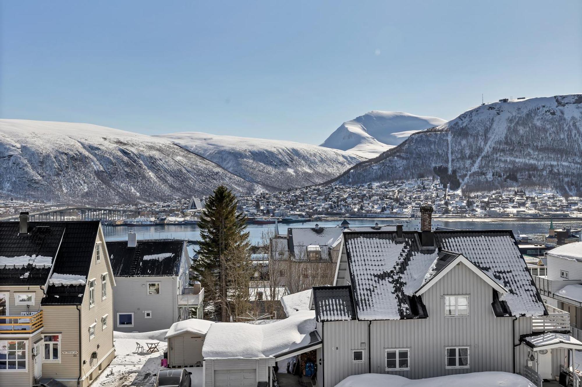 Lovely City Center Apartment With Amazing Views And Free Parking! Tromso Ngoại thất bức ảnh